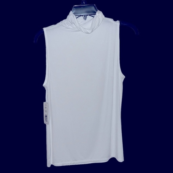 ❤️NWT Investments Essential White Top Size Small - Picture 2 of 8